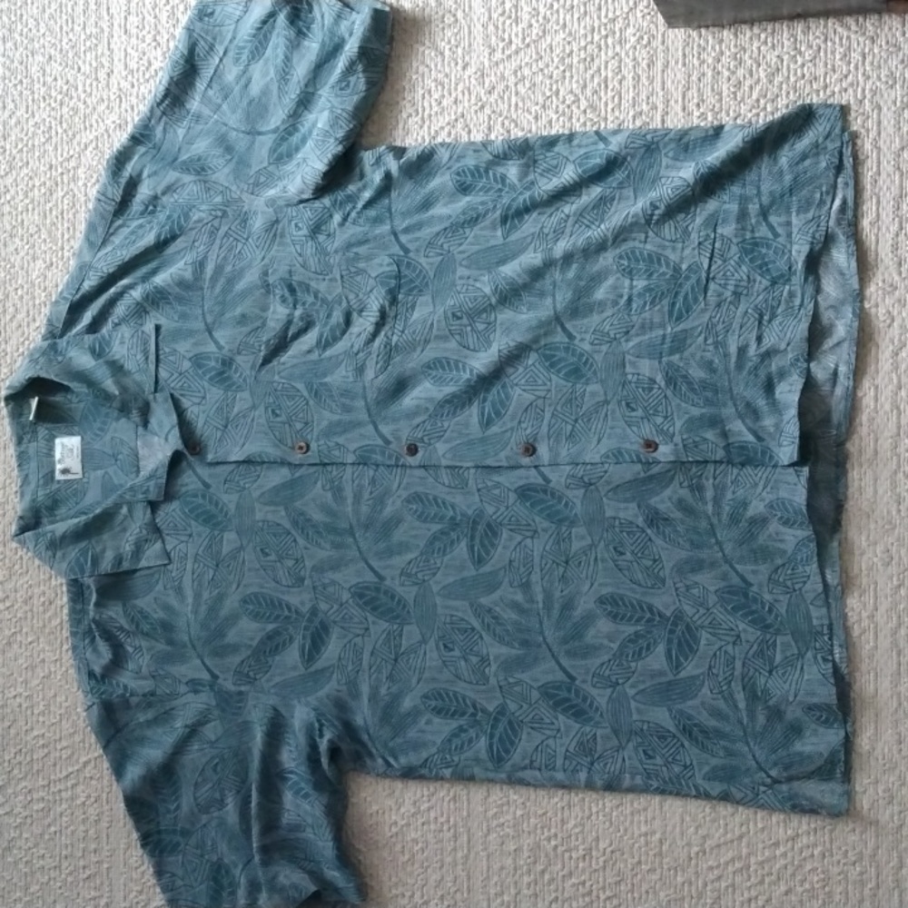 Men's Hawaiian style shirt